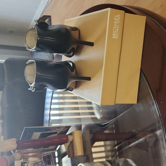 Michael kors shoes black 3"heel bootie leather - Picture 3 of 6